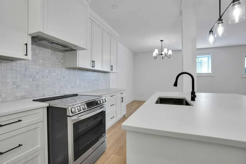 427 Patterson Boulevard SW Calgary AB T3H 3N6