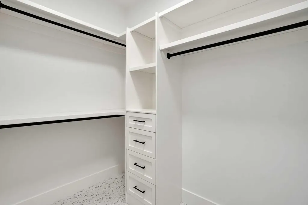 427 Patterson Boulevard SW Calgary AB T3H 3N6