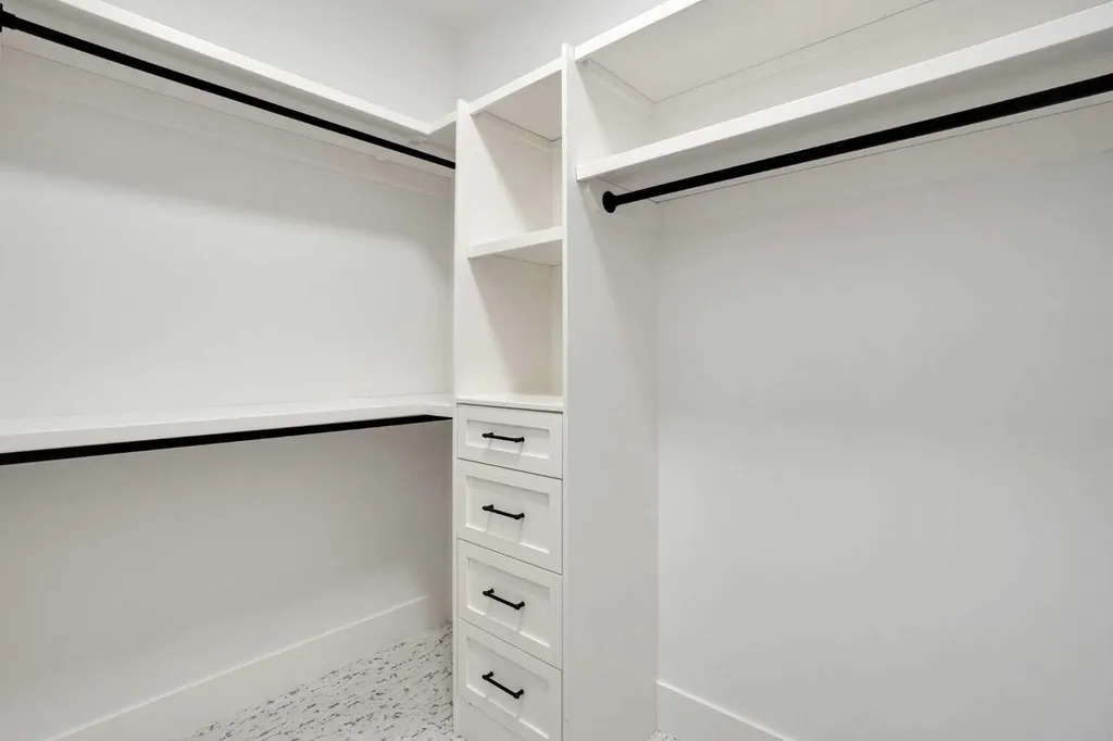 427 Patterson Boulevard SW Calgary AB T3H 3N6