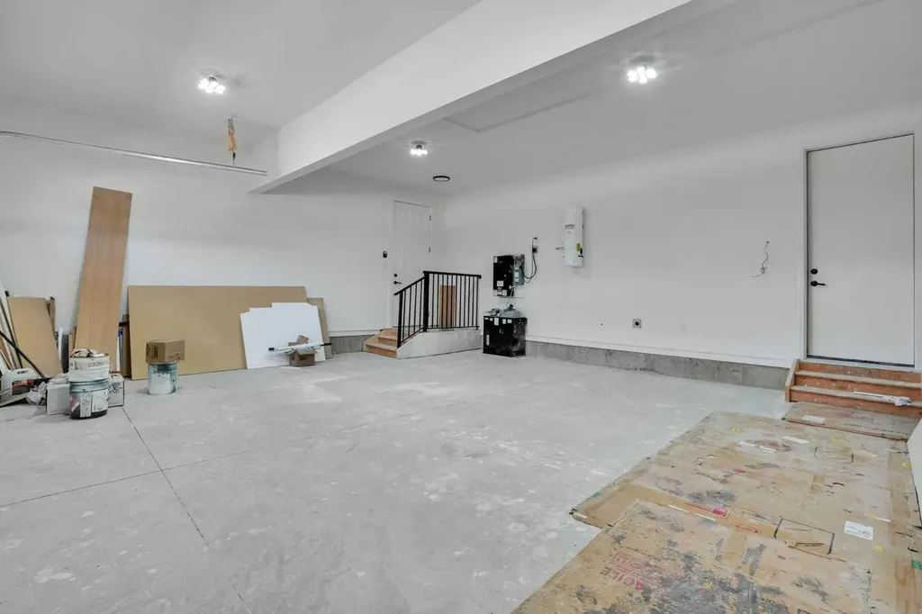 427 Patterson Boulevard SW Calgary AB T3H 3N6