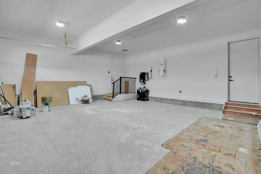 427 Patterson Boulevard SW Calgary AB T3H 3N6