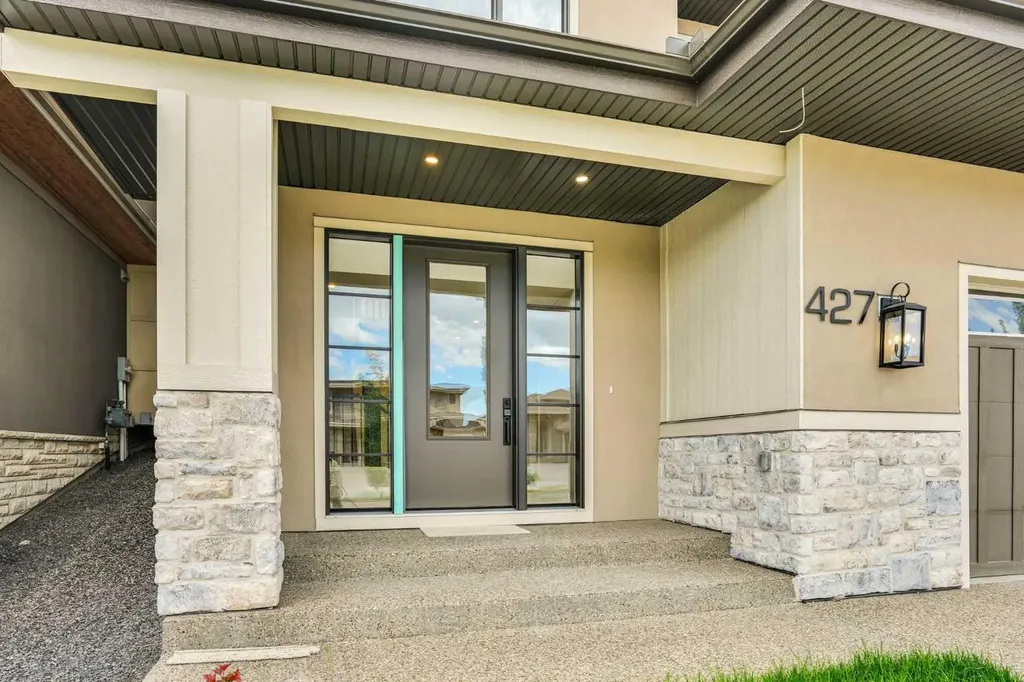 427 Patterson Boulevard SW Calgary AB T3H 3N6