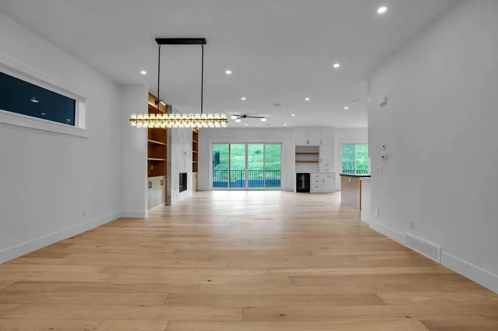 427 Patterson Boulevard SW Calgary AB T3H 3N6