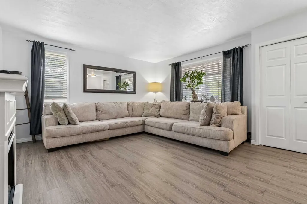 123 Stonemere Place Chestermere AB T1X 1N1