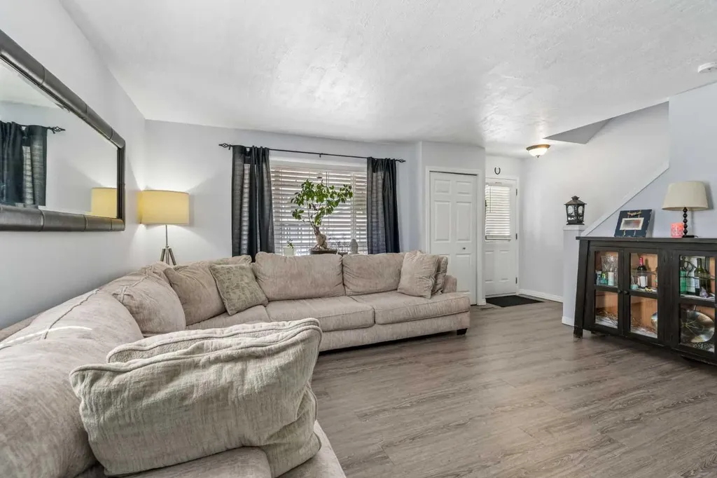 123 Stonemere Place Chestermere AB T1X 1N1