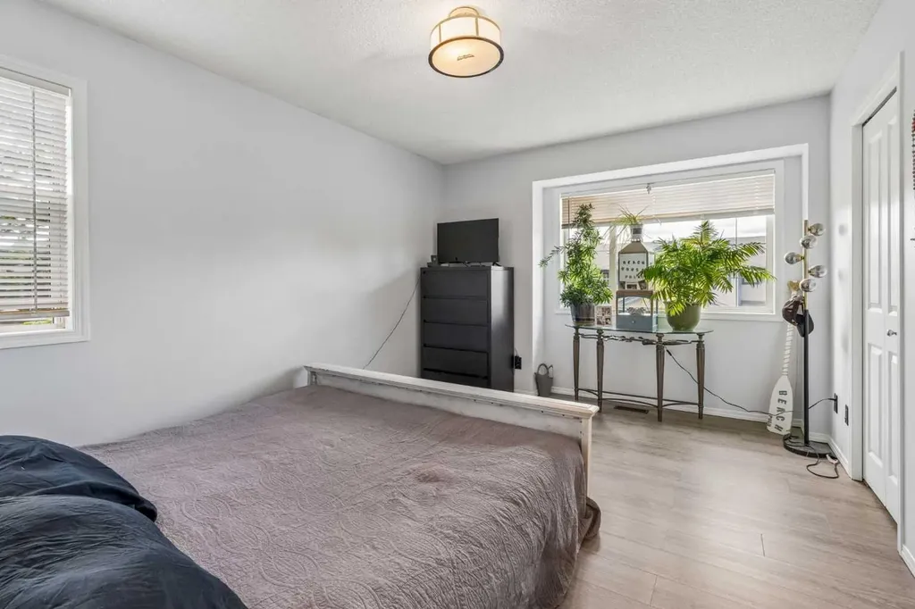 123 Stonemere Place Chestermere AB T1X 1N1