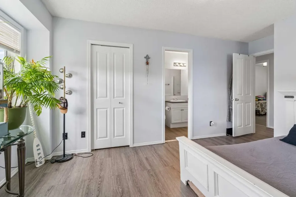 123 Stonemere Place Chestermere AB T1X 1N1