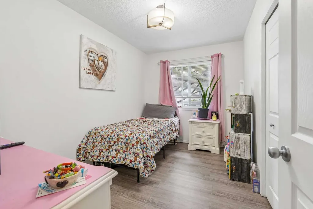 123 Stonemere Place Chestermere AB T1X 1N1