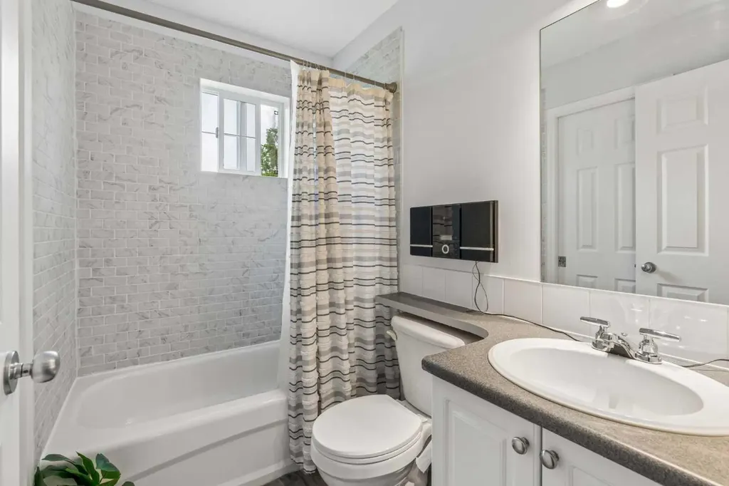 123 Stonemere Place Chestermere AB T1X 1N1