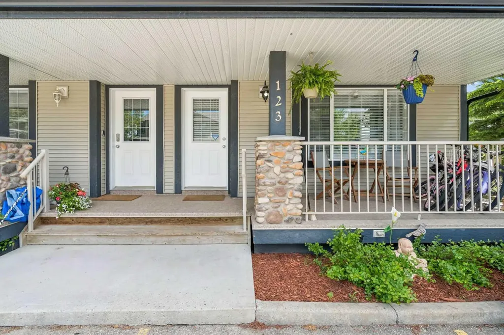 123 Stonemere Place Chestermere AB T1X 1N1