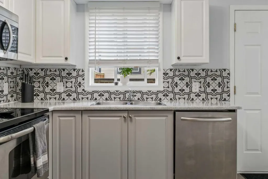 123 Stonemere Place Chestermere AB T1X 1N1