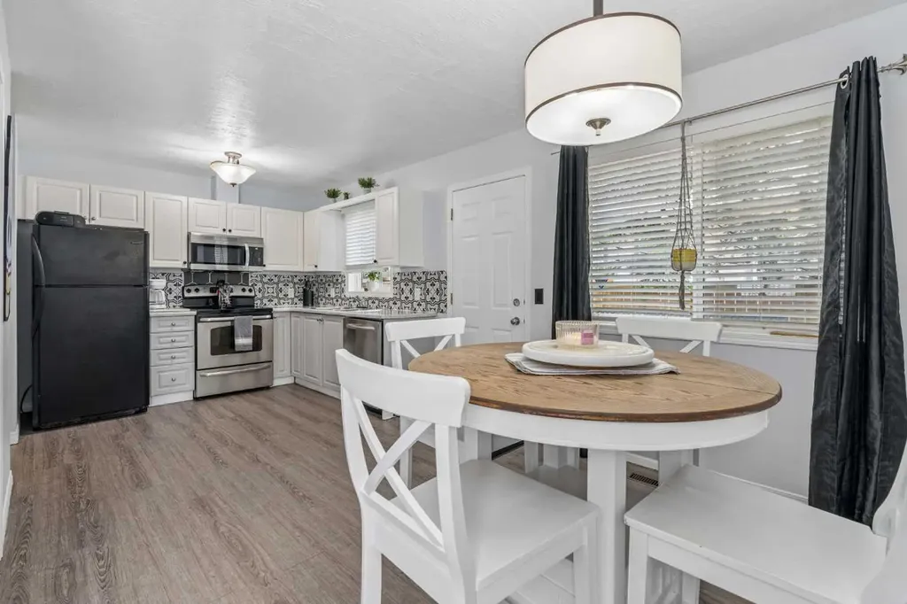 123 Stonemere Place Chestermere AB T1X 1N1