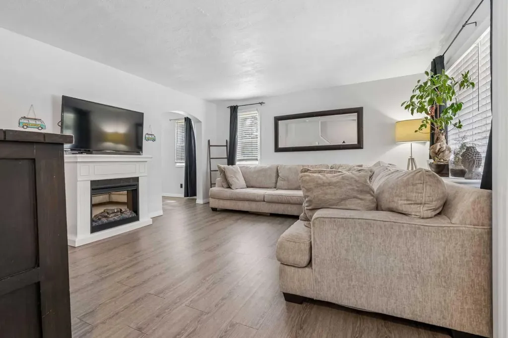 123 Stonemere Place Chestermere AB T1X 1N1