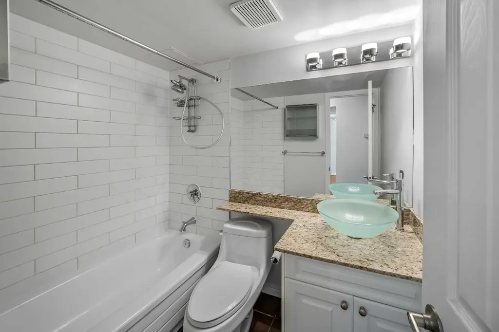 305 25 Avenue SW Calgary AB T2S 0L3