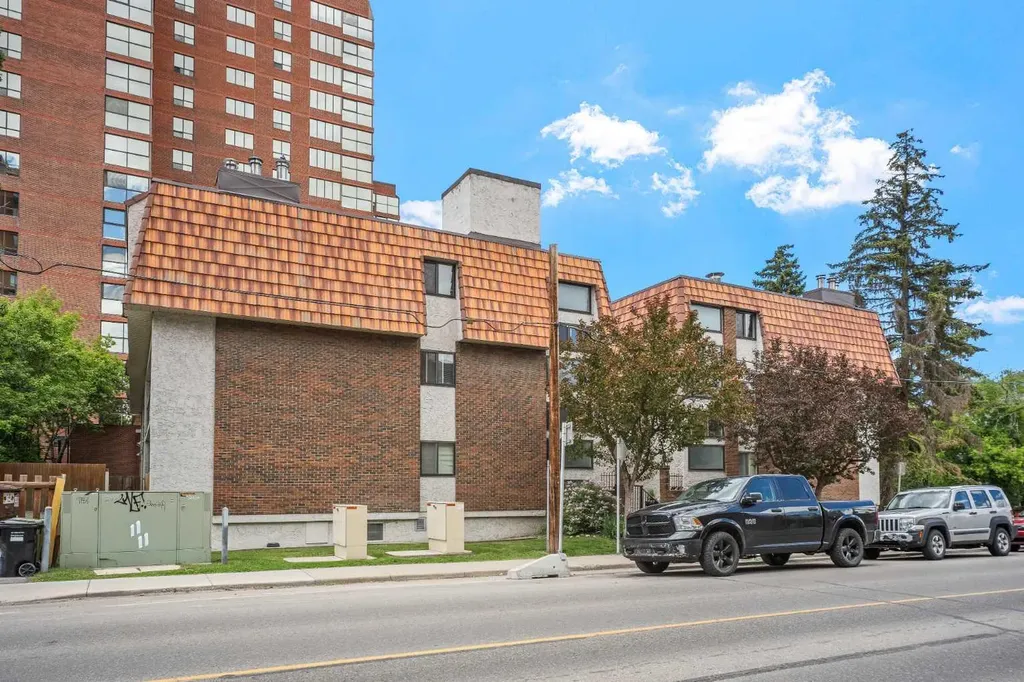 305 25 Avenue SW Calgary AB T2S 0L3