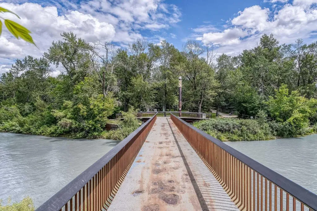 305 25 Avenue SW Calgary AB T2S 0L3