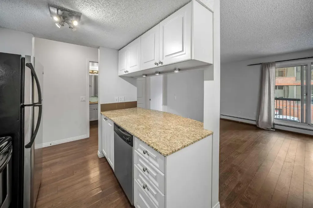 305 25 Avenue SW Calgary AB T2S 0L3