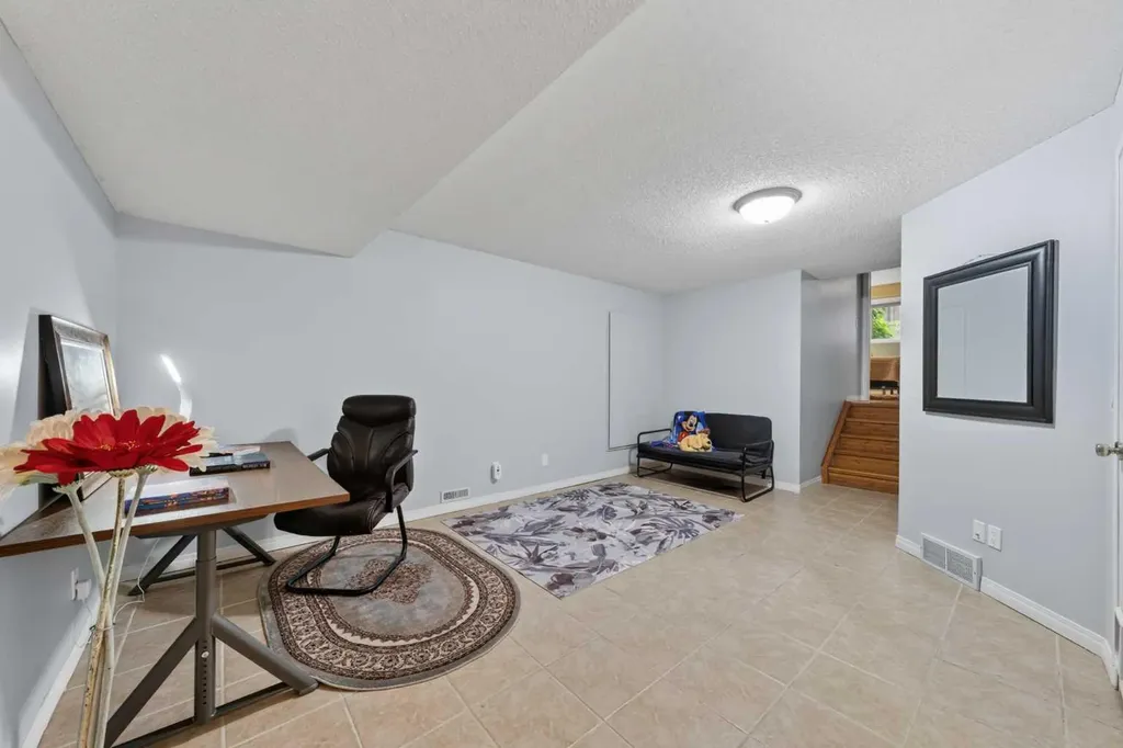 73 Hidden Valley Villas NW Calgary AB T3A 5W7