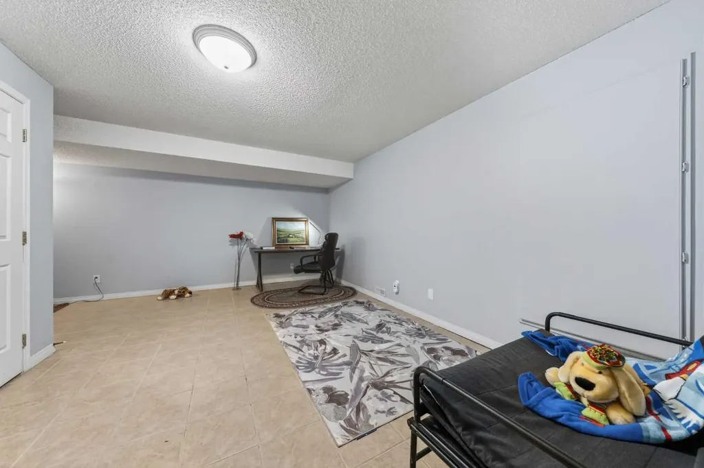 73 Hidden Valley Villas NW Calgary AB T3A 5W7