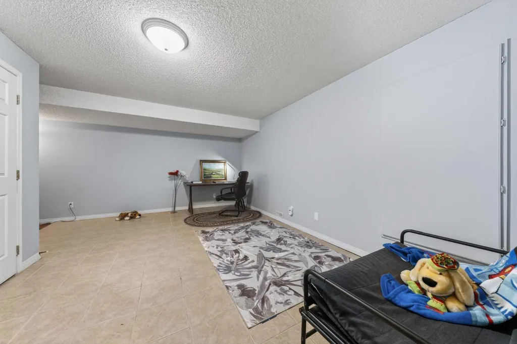 73 Hidden Valley Villas NW Calgary AB T3A 5W7