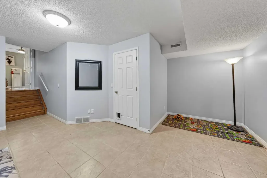 73 Hidden Valley Villas NW Calgary AB T3A 5W7