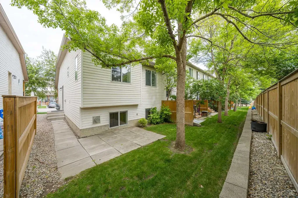 73 Hidden Valley Villas NW Calgary AB T3A 5W7
