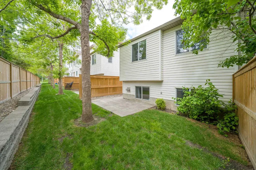 73 Hidden Valley Villas NW Calgary AB T3A 5W7