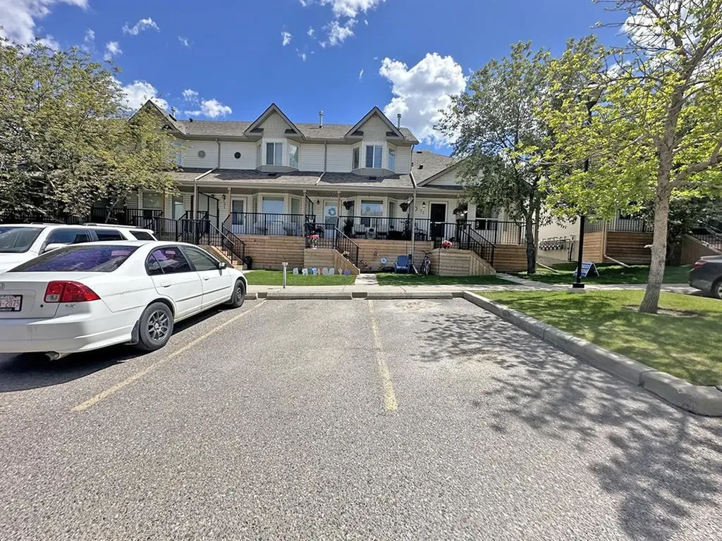 73 Hidden Valley Villas NW Calgary AB T3A 5W7
