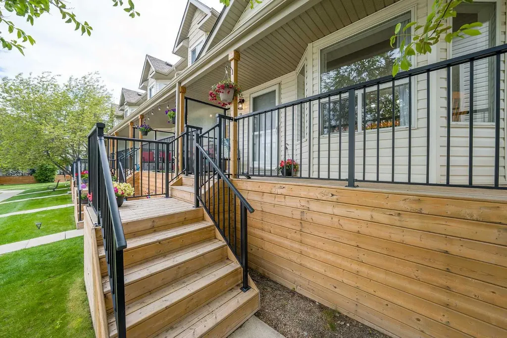 73 Hidden Valley Villas NW Calgary AB T3A 5W7