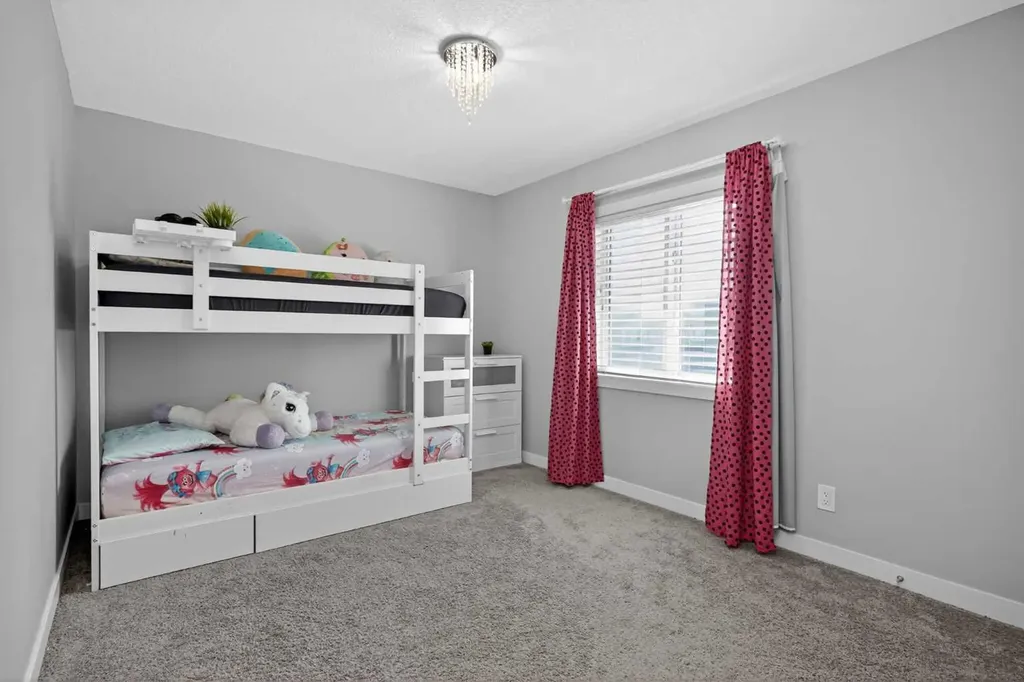 37 Evansfield Manor NW Calgary AB T3P 1J8