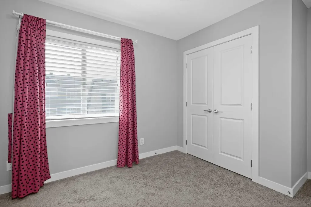 37 Evansfield Manor NW Calgary AB T3P 1J8