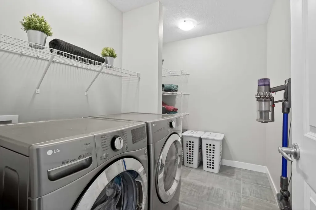 37 Evansfield Manor NW Calgary AB T3P 1J8