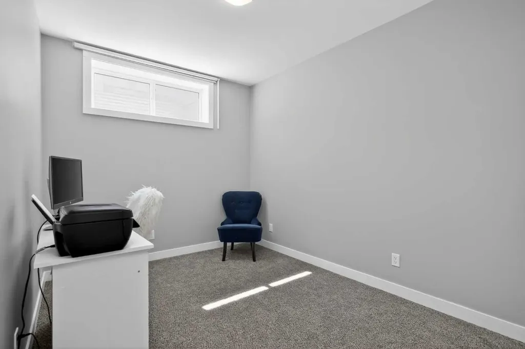 37 Evansfield Manor NW Calgary AB T3P 1J8