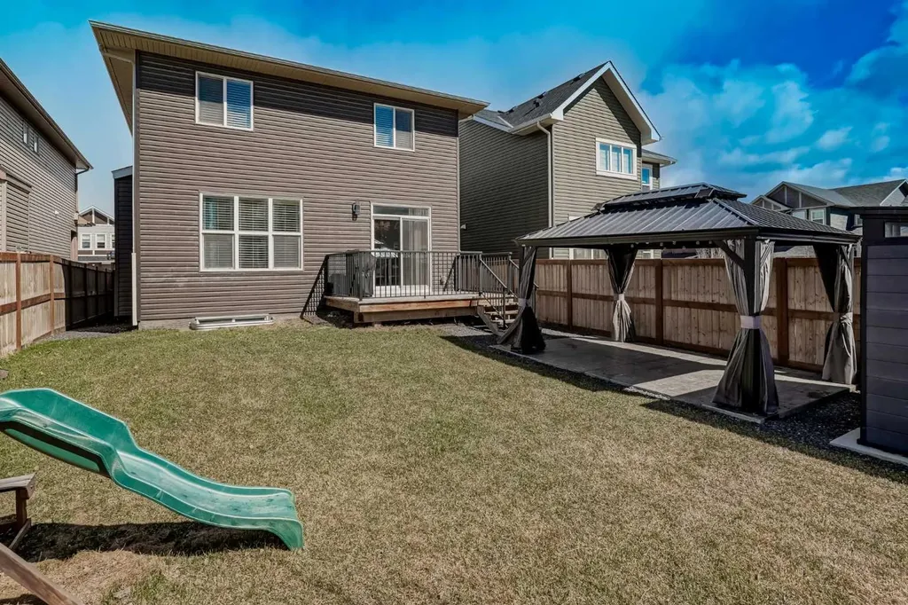 37 Evansfield Manor NW Calgary AB T3P 1J8