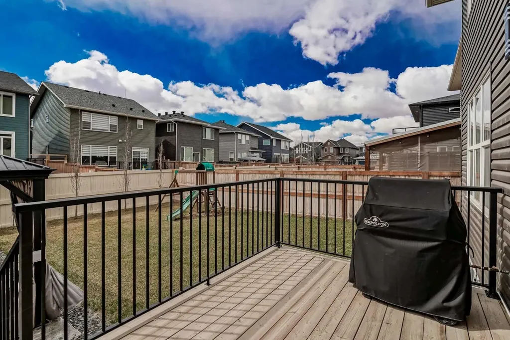 37 Evansfield Manor NW Calgary AB T3P 1J8