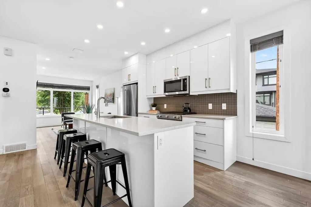 1616 24 Avenue NW Calgary AB T2M 1Y6