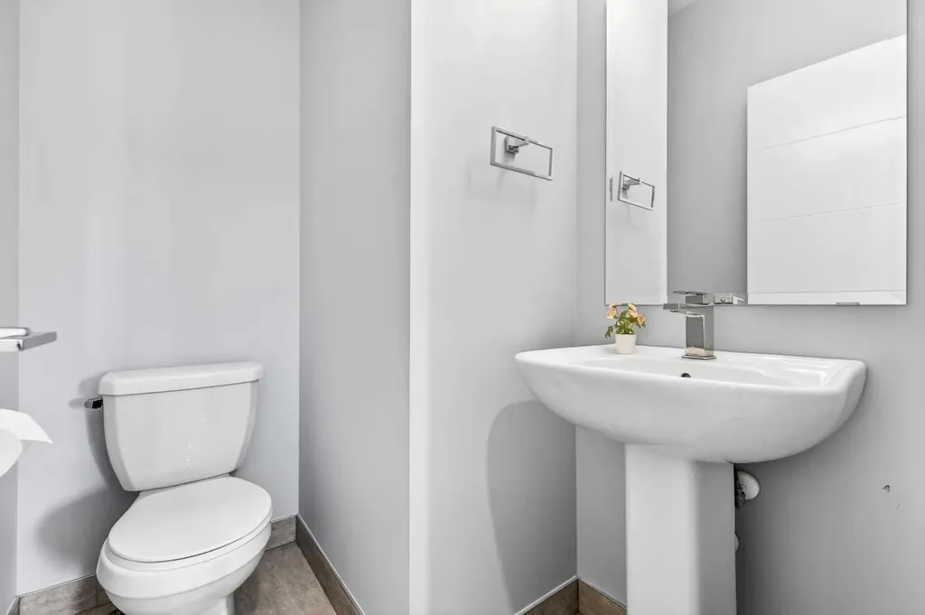 1616 24 Avenue NW Calgary AB T2M 1Y6