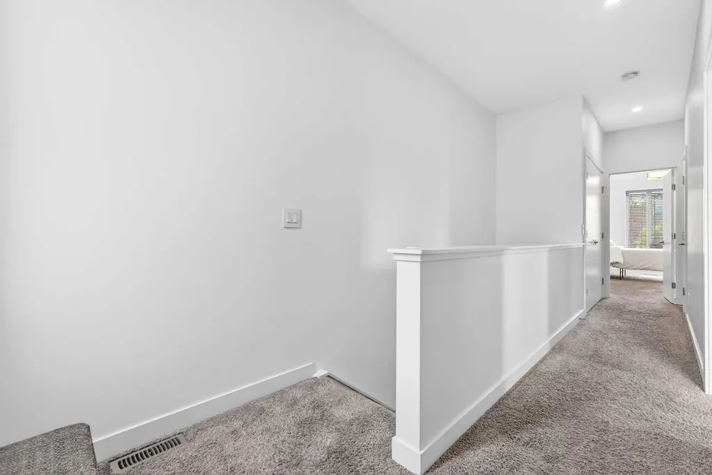 1616 24 Avenue NW Calgary AB T2M 1Y6