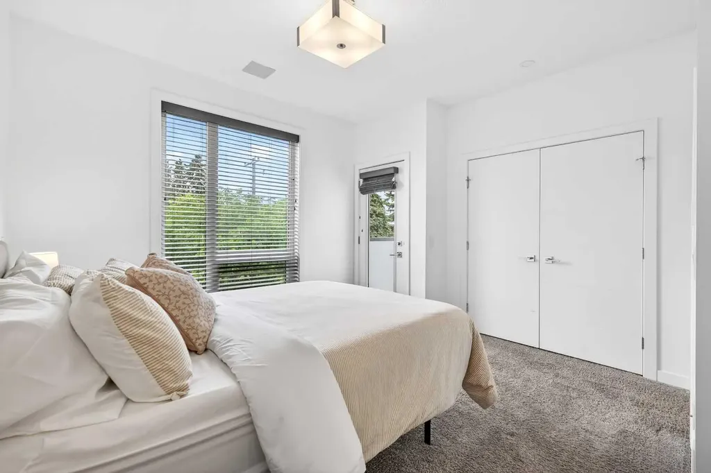 1616 24 Avenue NW Calgary AB T2M 1Y6