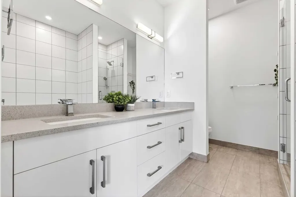 1616 24 Avenue NW Calgary AB T2M 1Y6