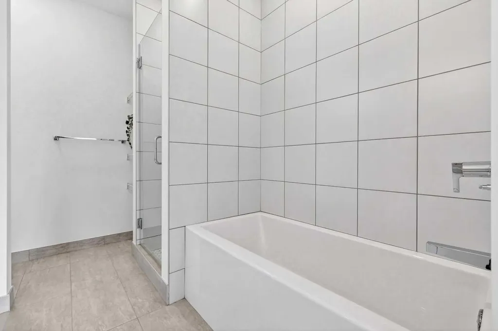 1616 24 Avenue NW Calgary AB T2M 1Y6