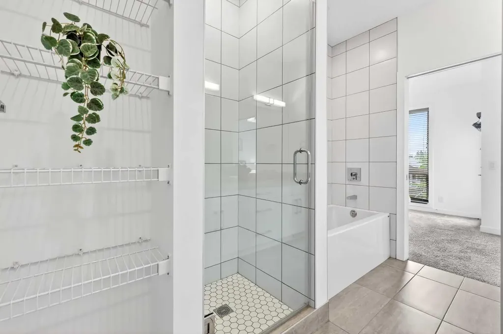 1616 24 Avenue NW Calgary AB T2M 1Y6