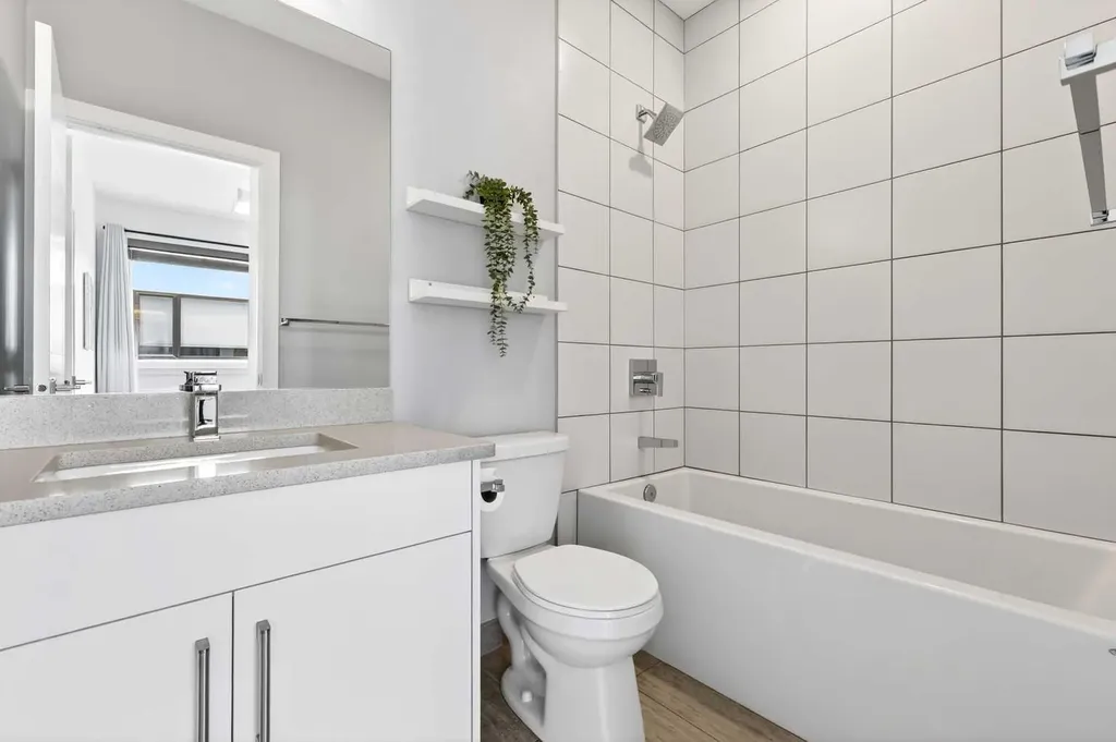 1616 24 Avenue NW Calgary AB T2M 1Y6