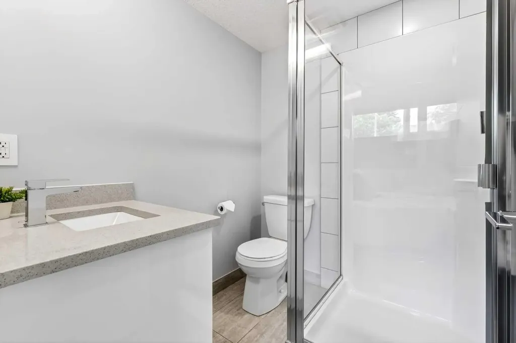 1616 24 Avenue NW Calgary AB T2M 1Y6