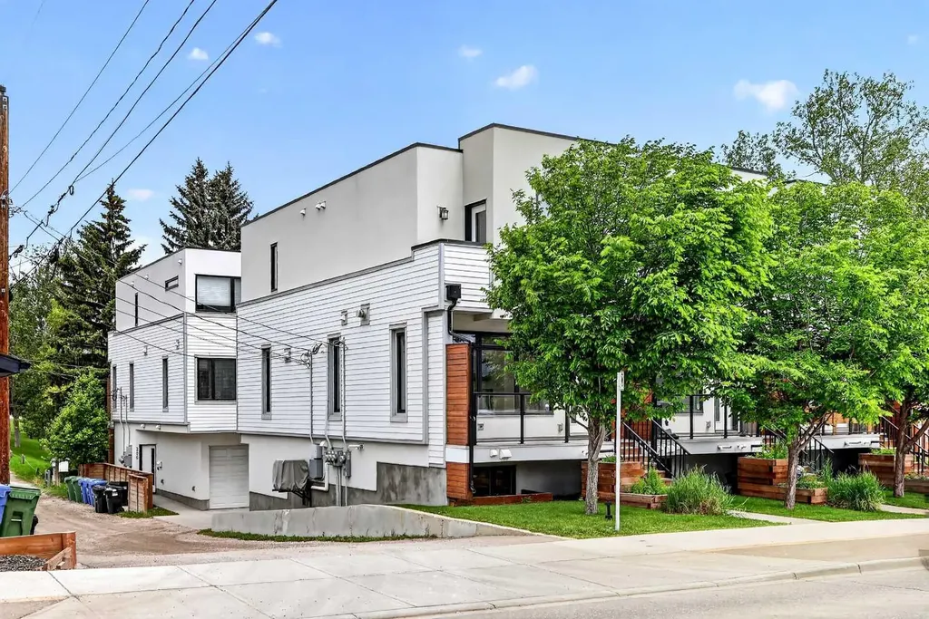 1616 24 Avenue NW Calgary AB T2M 1Y6