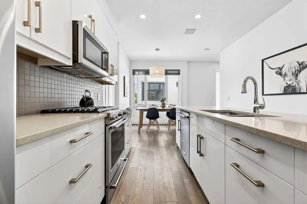 1616 24 Avenue NW Calgary AB T2M 1Y6