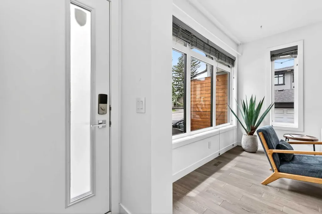 1616 24 Avenue NW Calgary AB T2M 1Y6