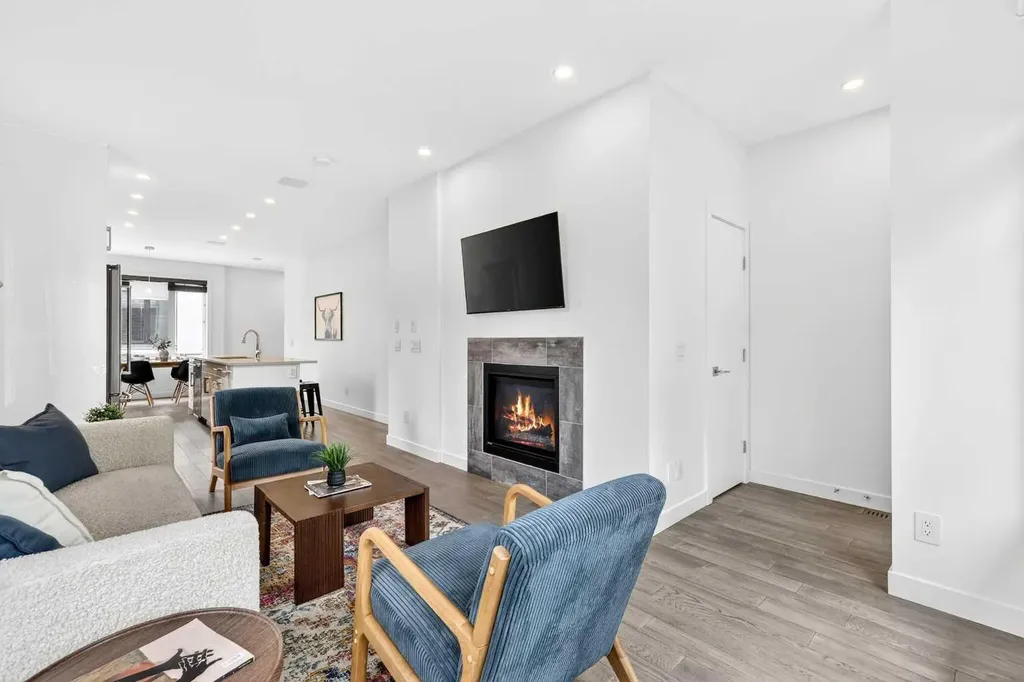 1616 24 Avenue NW Calgary AB T2M 1Y6