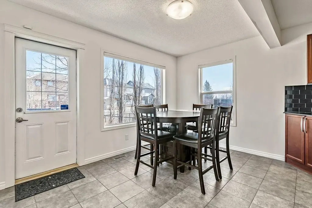 30 Drake Landing Common Okotoks AB T1S2H4