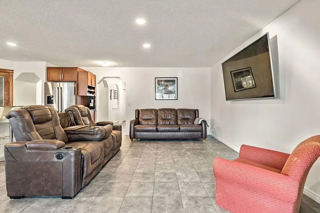 30 Drake Landing Common Okotoks AB T1S2H4